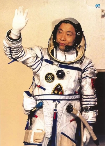 Astronaut Yang Liwei waves before being sent into space from the Jiuquan Satellite Launch Center in northwest China, October 15, 2003. /via China Manned Space Agency