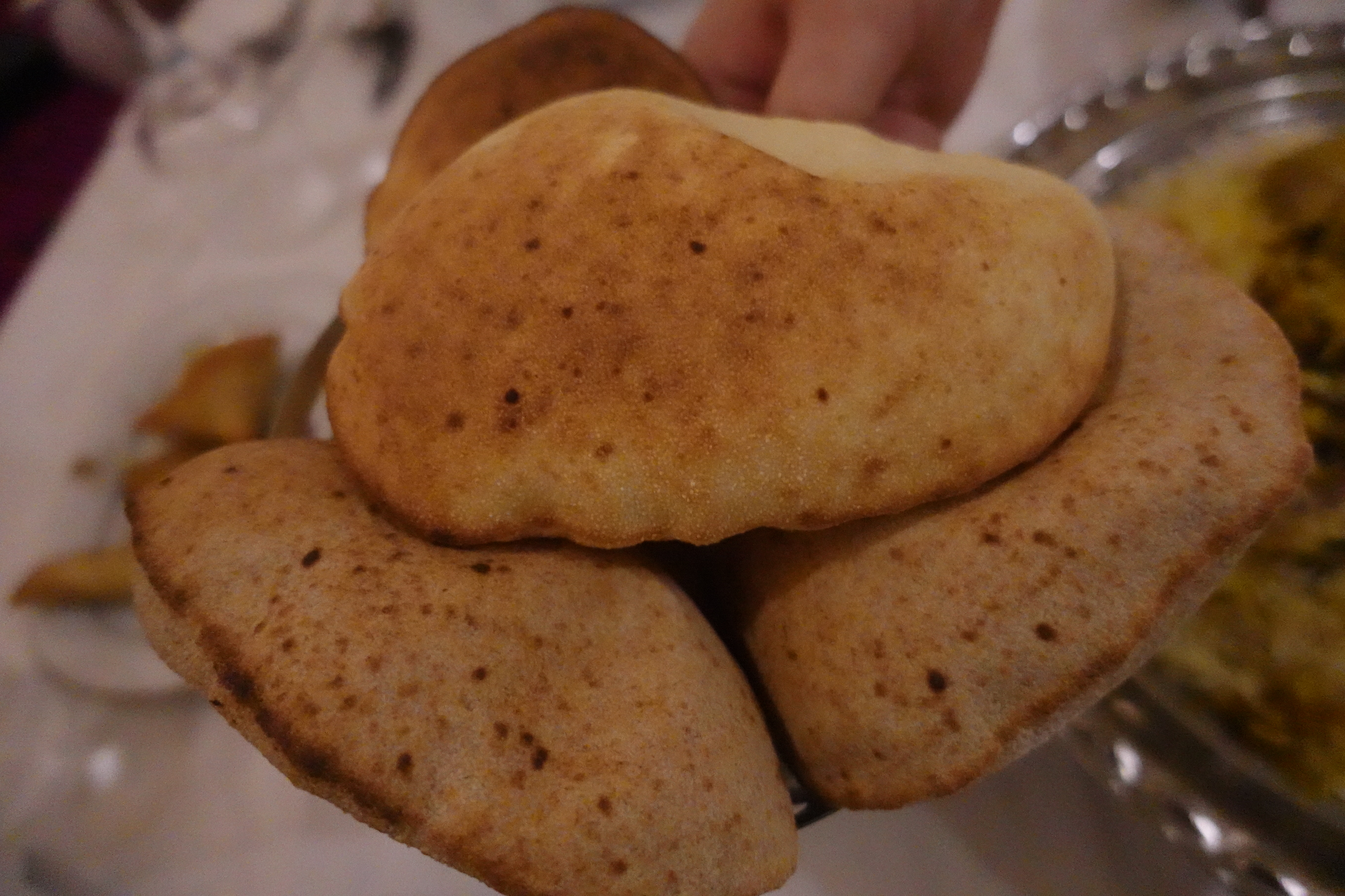 Traditional Saudi Arabian bread is served as a treat for guests. /CGTN
