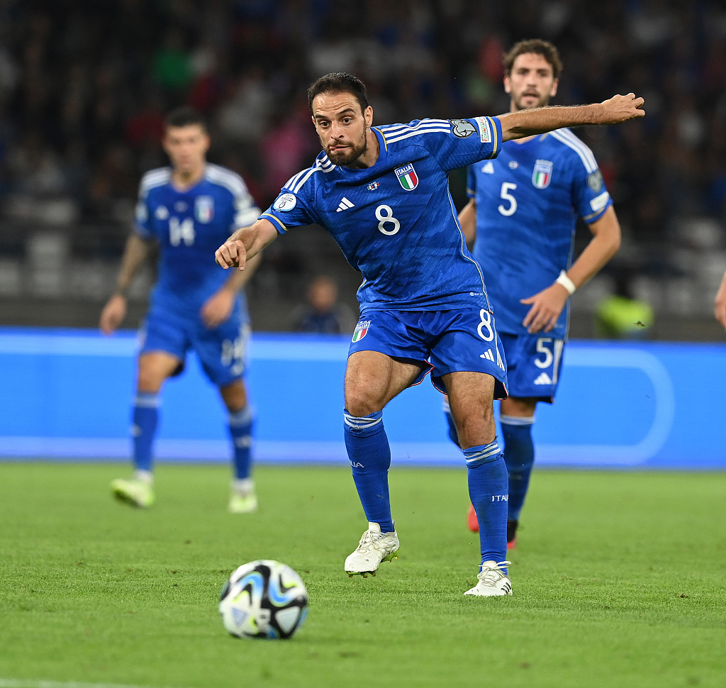 Giacomo Bonaventura (C) of Italy in action during the Euro 2024 qualifier between Italy and Malta at Stadio San Nicola in Bari, Italy, October 14, 2023. /CFP