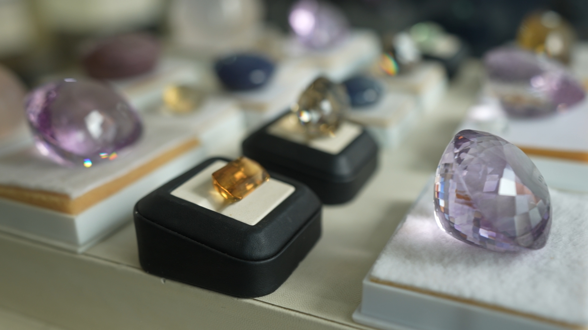 A photo taken on September 14, 2023 shows gemstones at a jewelry store in Colombo, Sri Lanka. / Photo by Wang Weilun from CGTN