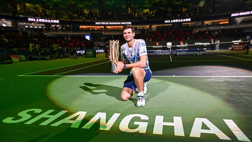 Hubert Hurkacz poses with his trophy after winning the ATP Shanghai Masters final in Shanghai, China, October 15, 2023. /CFP