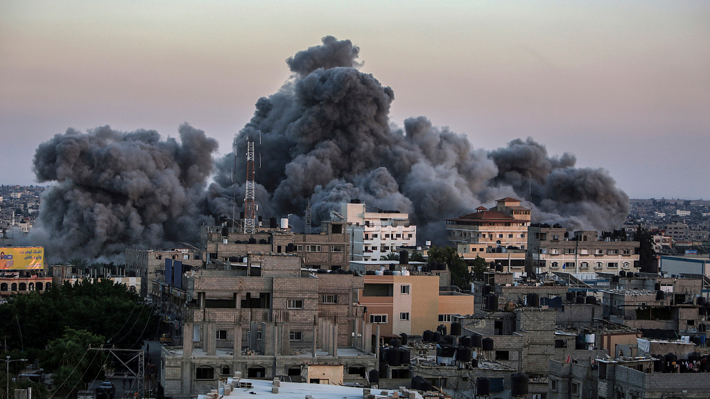 Smoke billows during Israeli air strikes in Rafah, Gaza, October 15, 2023. /CFP