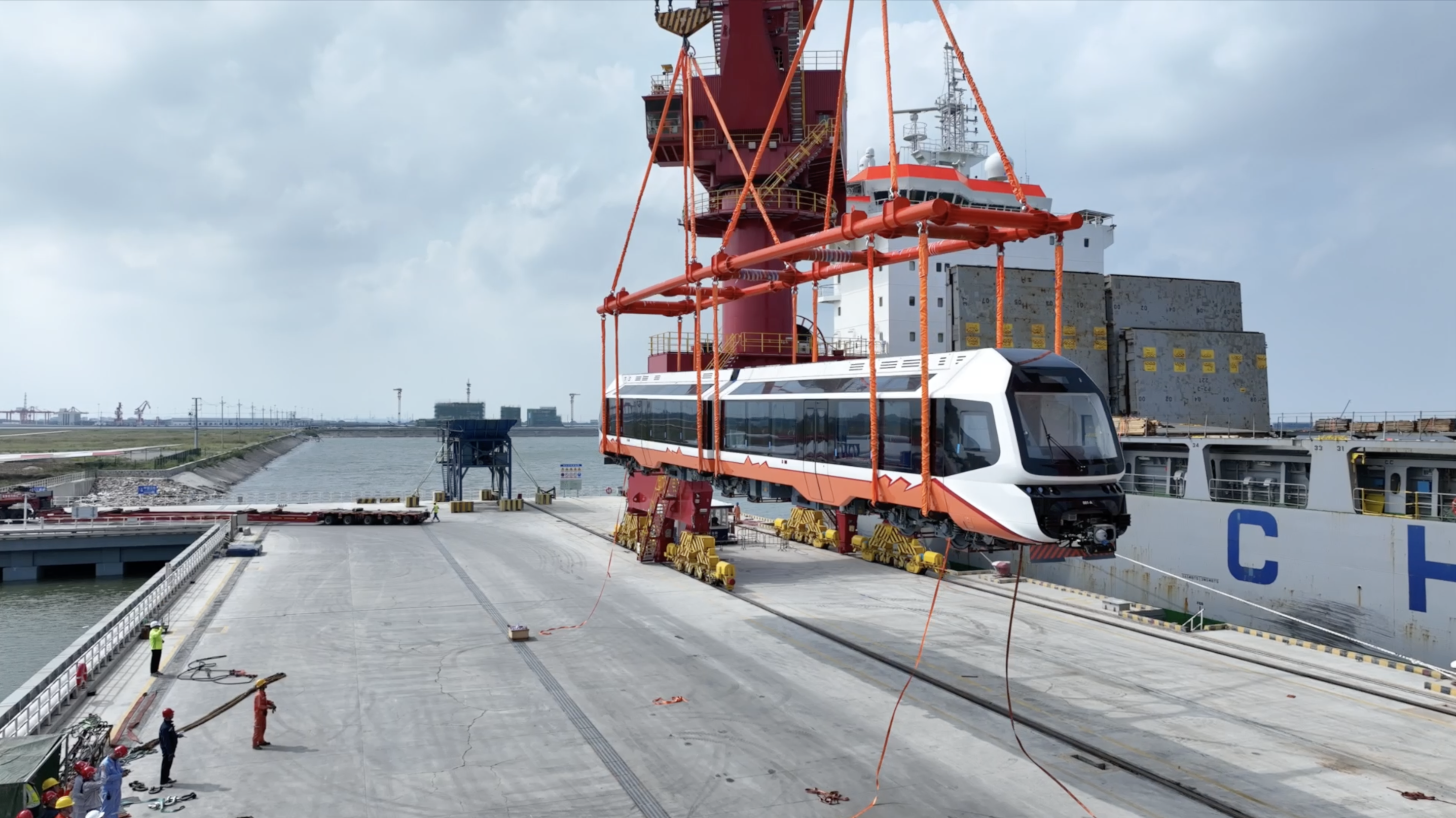 CRRC begins shipping its lithium battery-powered trains from China to Argentina's Jujuy Province, September 20, 2023. /CRRC 