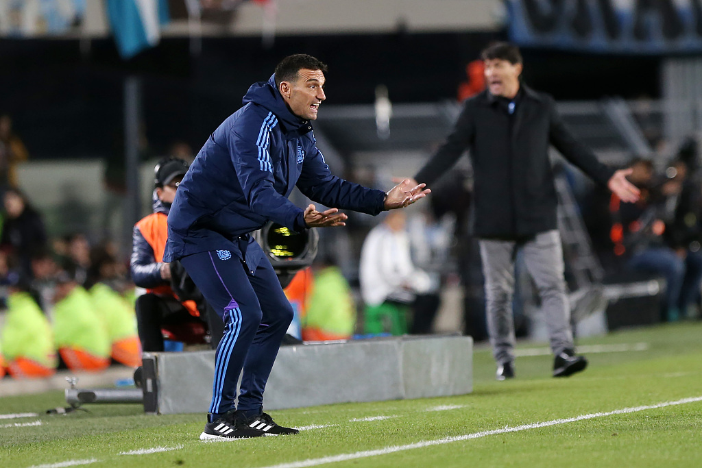 Coach Lionel Scaloni of Argentina reacts during the FIFA World Cup 2026 qualifier between Argentina and Paraguay in Buenos Aires, Argentina, October 12, 2023. /CFP