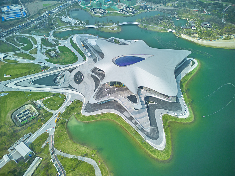 Built on the shores of Jingrong Lake in Chengdu City, Sichuan Province, the Chengdu Science Museum houses a series of exhibition spaces, galleries, educational facilities, cafes and other amenities. /CFP