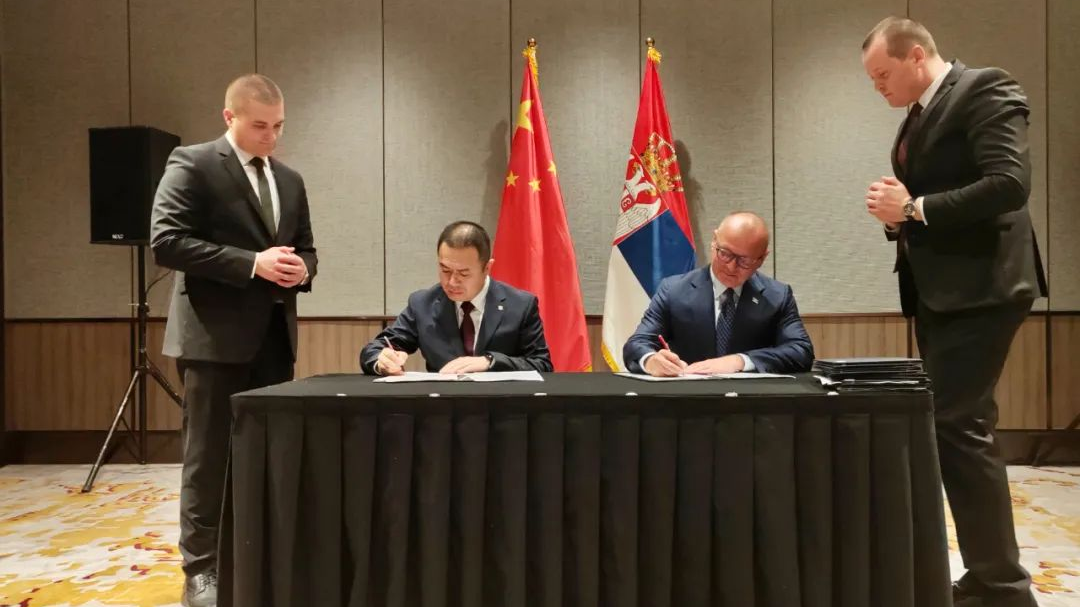 Liu Changqing, general manager of CRRC Changchun Railway Vehicles Co., LTD., and Goran Vesic, Serbia's Minister of Construction, Transport and Infrastructure, sign a commercial contract for the purchase of 20 high-speed EMUs, Beijing, China, October 17, 2023. /CRRC Changchun