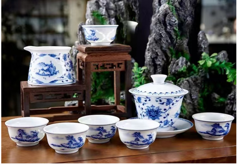 A porcelain tea set from Jingdezhen bought by Mr. Paroubek at the Silk Street Market in Beijing. /CGTN