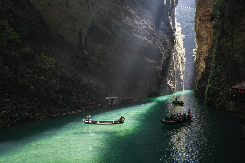 Tourists float down Pingshan Canyon in Enshi Tujia and Miao Autonomous Prefecture, central China's Hubei Province, October 16, 2023. /CFP