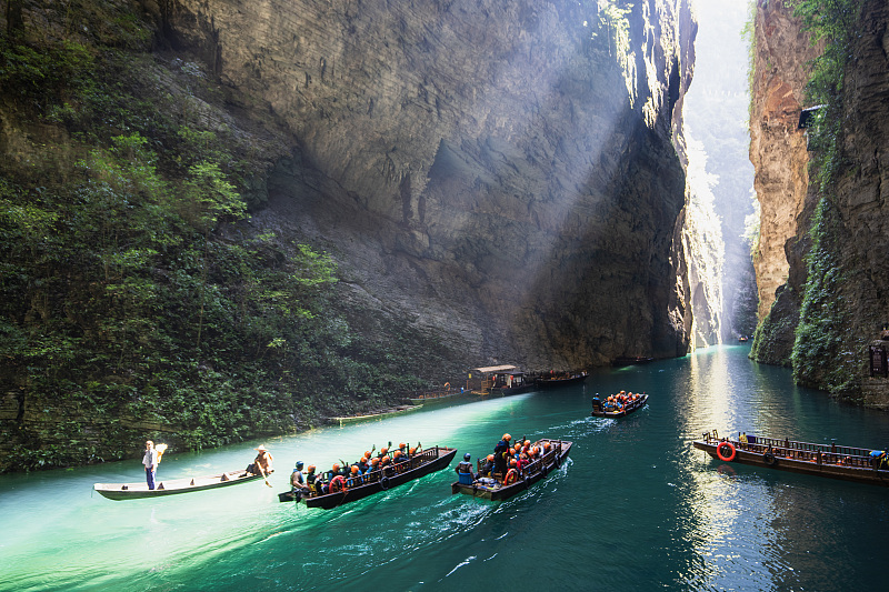 Tourists float down Pingshan Canyon in Enshi Tujia and Miao Autonomous Prefecture, central China's Hubei Province, October 16, 2023. /CFP