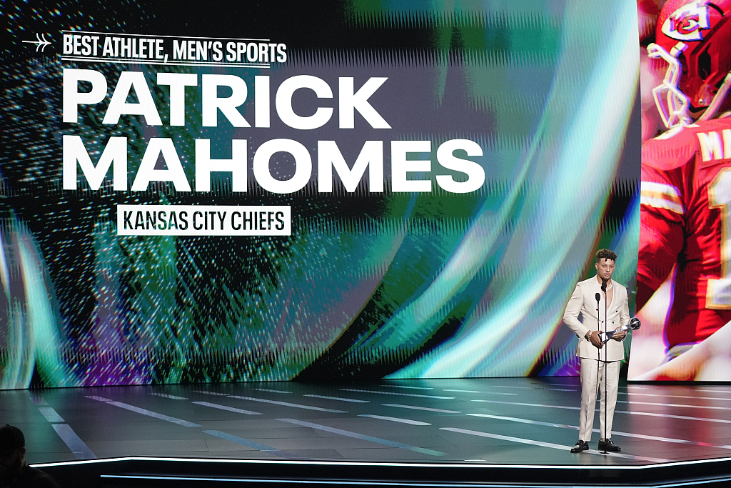 Patrick Mahomes of the Kansas City Chiefs accepts the Best Athlete Award in men's sports at the ESPY awards ceremony in Los Angeles, U.S., July 12, 2023. /CFP