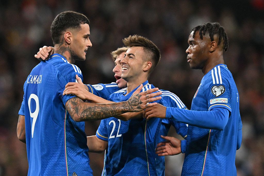 Italy's Gianluca Scamacca (L) celebrates with teammates after scoring his team's first goal during their clash with England at Wembley Stadium in London, England, October 17, 2023. /CFP