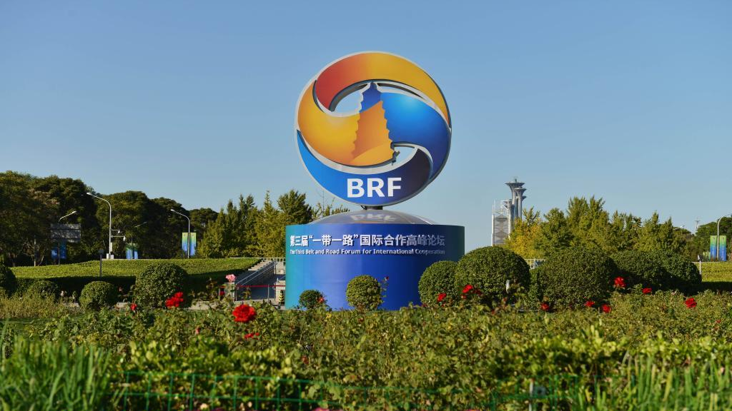 A floral decoration for the third Belt and Road Forum for International Cooperation (BRF) near Beichen Road in Beijing, capital of China, October 14, 2023. /Xinhua