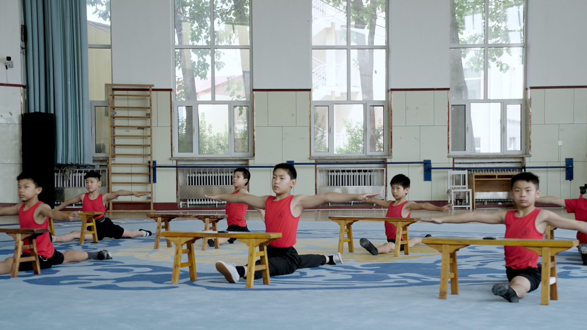 Zhang Hao (center) trains together with his peers in Cangzhou, north China's Hebei Province. /CGTN