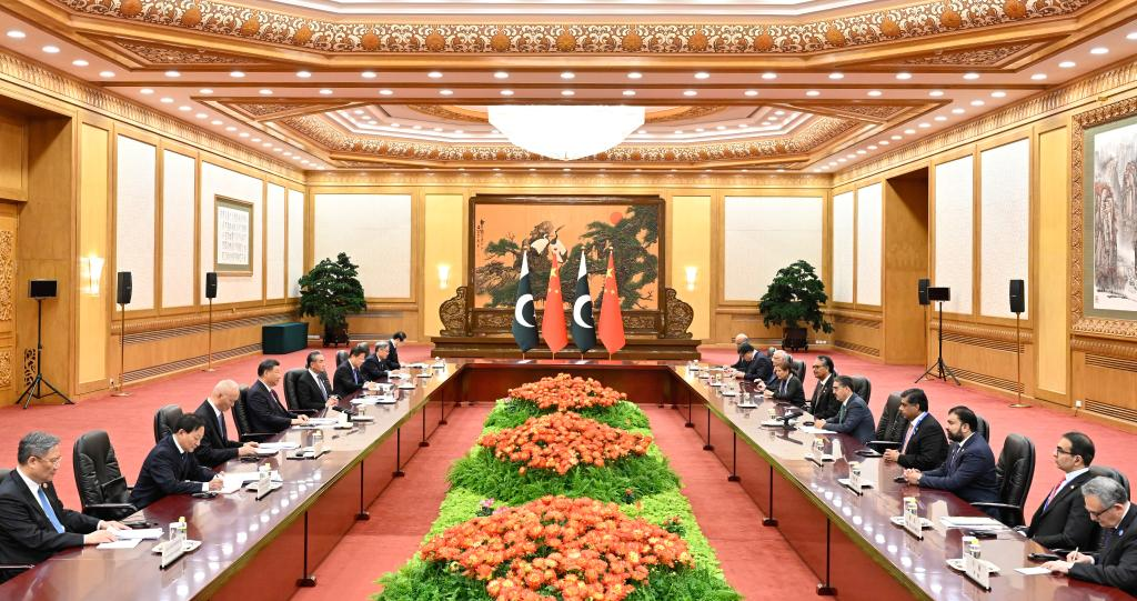 Chinese President Xi Jinping meets with Prime Minister of Pakistan Anwar-ul-Haq Kakar, who is in Beijing for the third Belt and Road Forum for International Cooperation, at the Great Hall of the People in Beijing, capital of China, October 19, 2023. /Xinhua