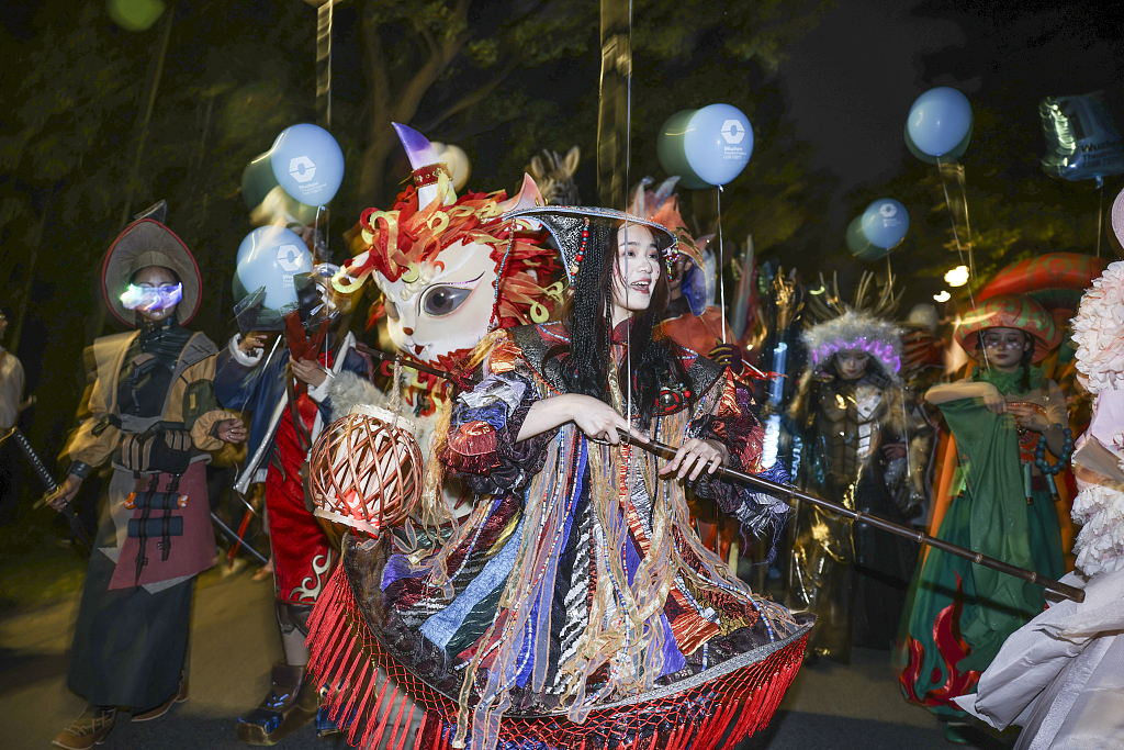 The photo taken on October 19, 2023 shows a view of the carnival parade held in Wuzhen, Zhejiang Province, as part of the ongoing 2023 Wuzhen Theatre Festival. /CFP