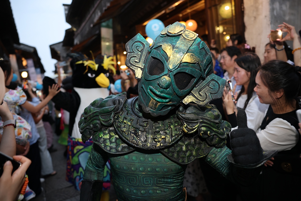 The photo taken on October 19, 2023 shows a view of the carnival parade held in Wuzhen, Zhejiang Province, as part of the ongoing 2023 Wuzhen Theatre Festival. /CFP