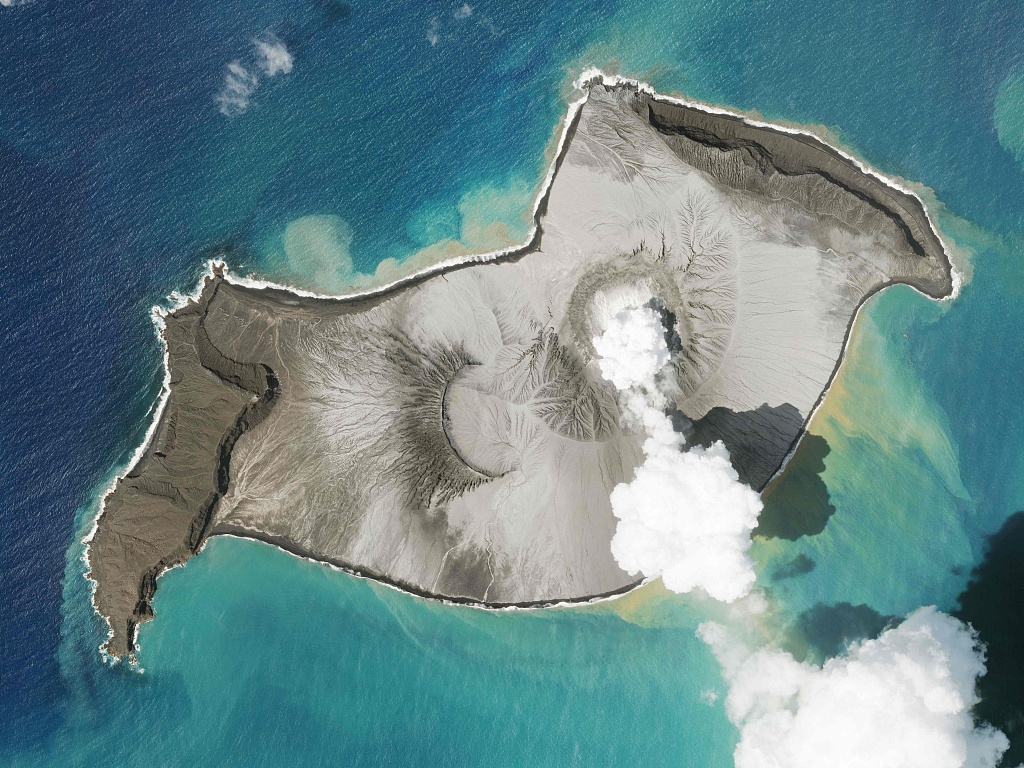 A photo shows the eruption on the Hunga Tonga-Hunga Ha'apai volcano, January 7, 2022. /CFP