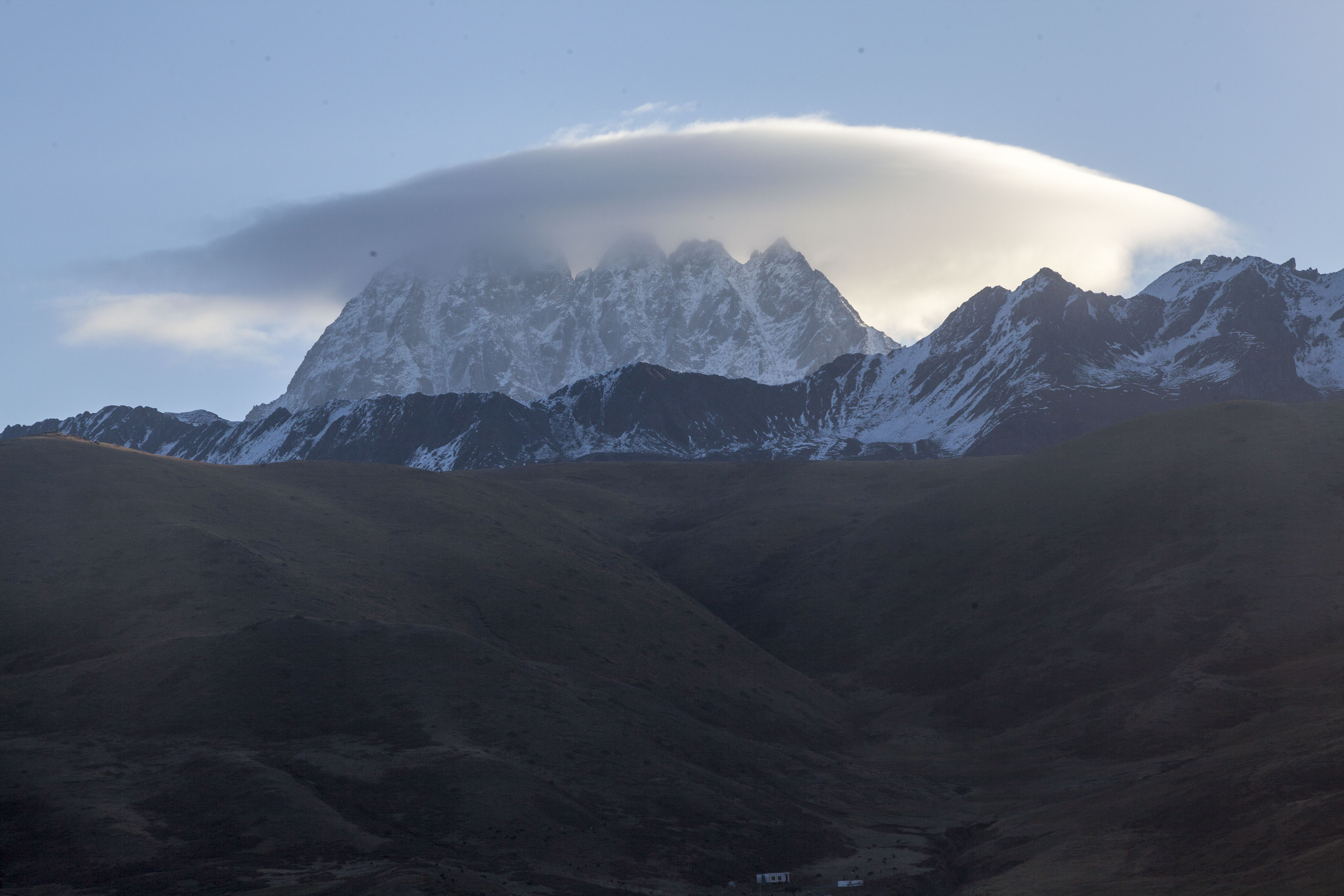 The photo taken on October 19, 2023, shows the Yala Mountains capped with lenticular clouds in Ganzi, Sichuan Province. /IC 