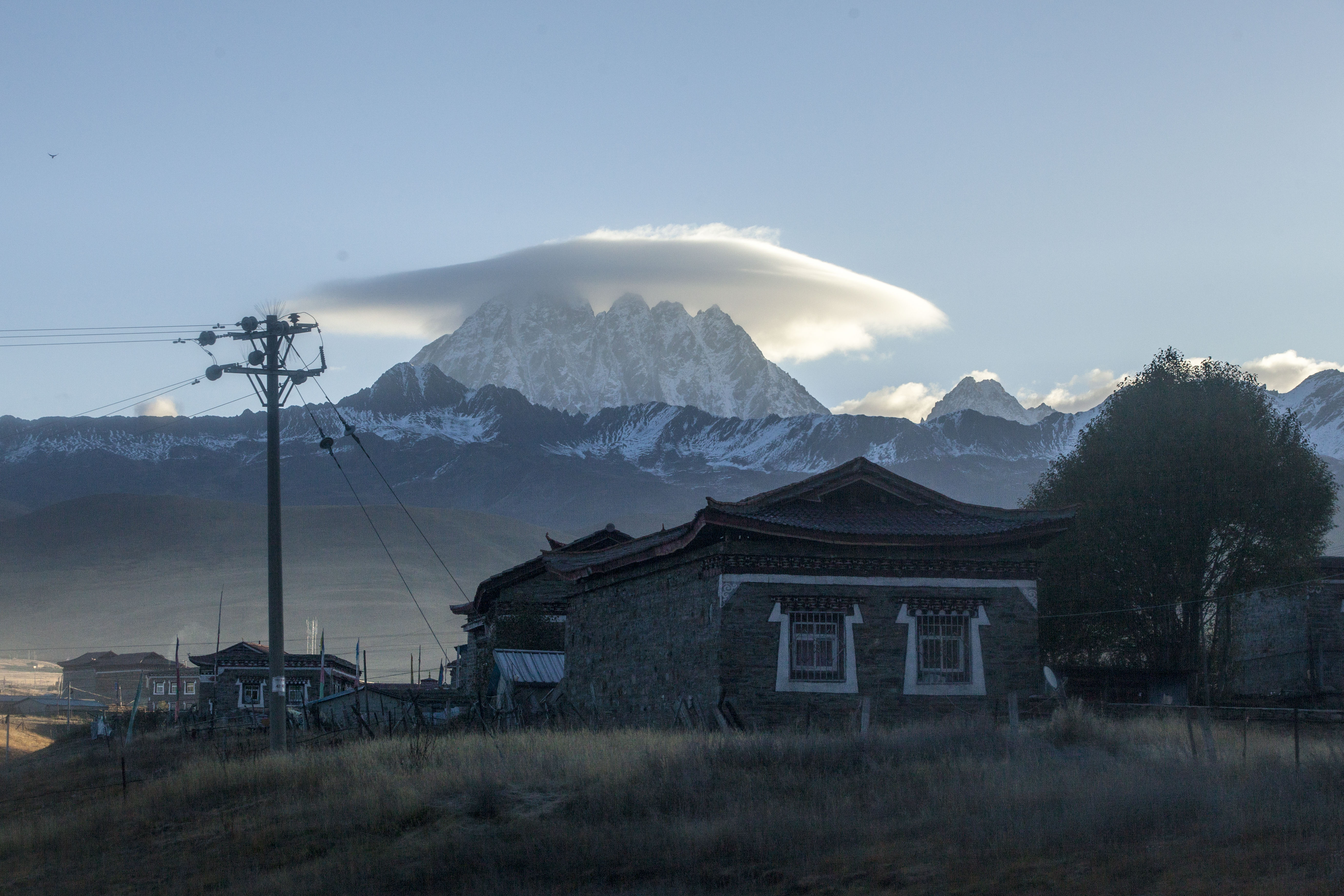 The photo taken on October 19, 2023, shows the Yala Mountains capped with lenticular clouds in Ganzi, Sichuan Province. /IC 