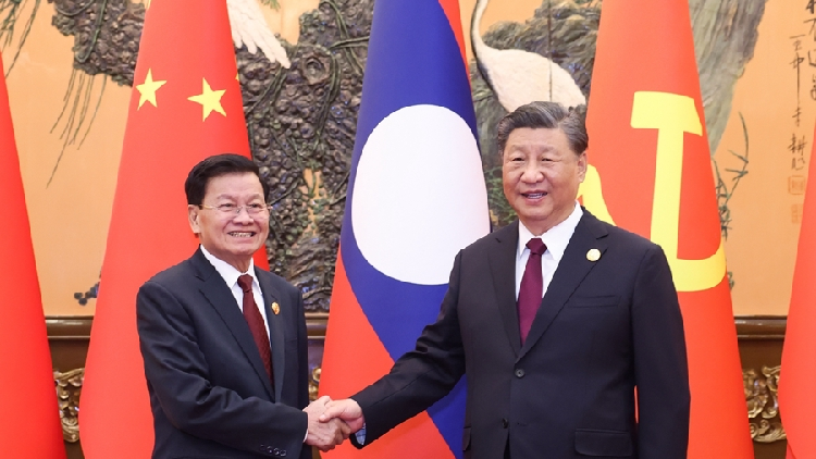 President Xi meets Lao president - CGTN