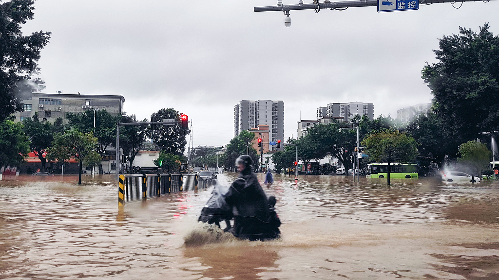 Heavy rain has flooded many places in Zhanjiang City, south China's Guangdong Province, October 19, 2023. /CFP　