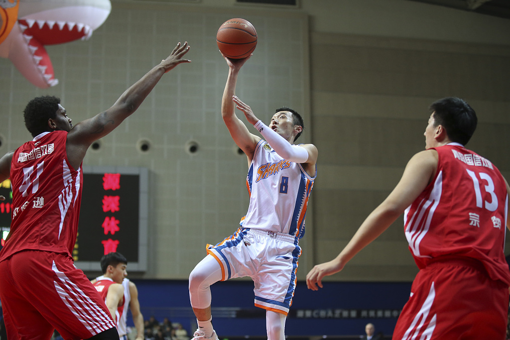Liu Wei (C) of the Shanghai Sharks shoots in the game against the Qingdao Eagles in east China's Shanghai Municipality, February 1, 2019. /CFP