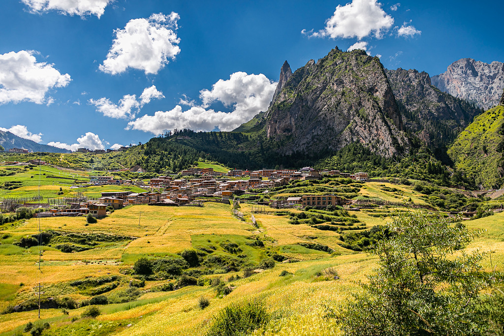 Zhagana Village, Gansu Province. /VCG