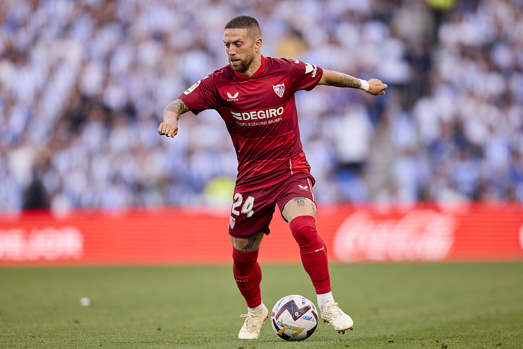 Papu Gomez of Sevilla in action during their La Liga clash with Real Sociedad at Reale Arena in San Sebastian, Spain, June 4, 2023. /CFP