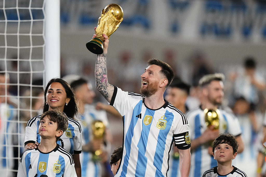 Argentina's Lionel Messi hoists the World Cup trophy during a celebration ceremony for local fans after an international friendly against Panama in Buenos Aires, Argentina, March 23, 2023. /CFP