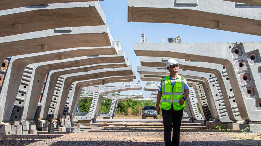 A Chinese overseas builder inspects segmental beams at a construction site of the China-Thailand Railway in Ayutthaya, Thailand, January19, 2023. /Xinhua