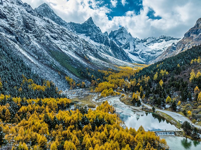 Located in Aba Tibet and Qiang Autonomous Prefecture, Sichuan Province, Bipenggou Valley is famous for its primitive natural landscapes and stunning views, October 21, 2023. /CFP
