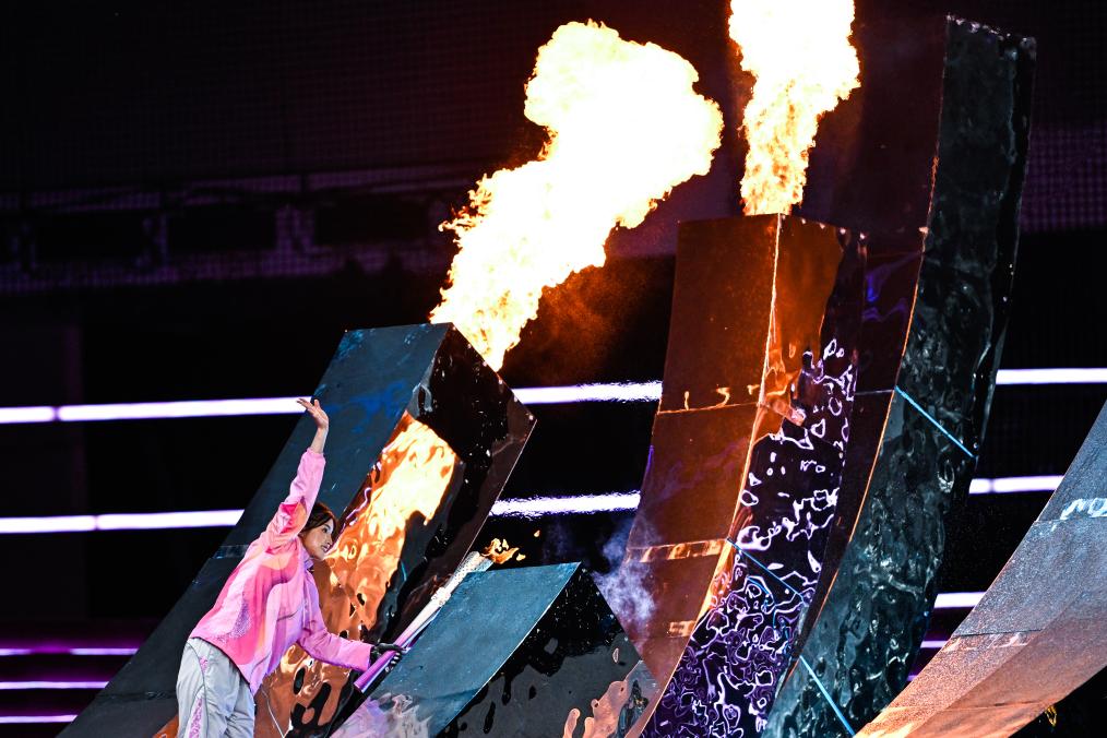Xu Jialing of China ignites the cauldron at the opening ceremony of the fourth Asian Para Games at the Olympic Sports Centre Stadium in Hangzhou, east China's Zhejiang Province, October 22, 2023. /Xinhua