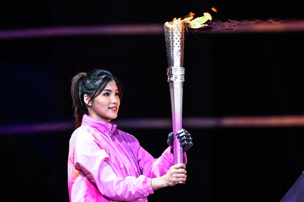 Xu Jialing of China holds the torch at the opening ceremony of the fourth Asian Para Games at the Olympic Sports Centre Stadium in Hangzhou, east China's Zhejiang Province, October 22, 2023. /Xinhua