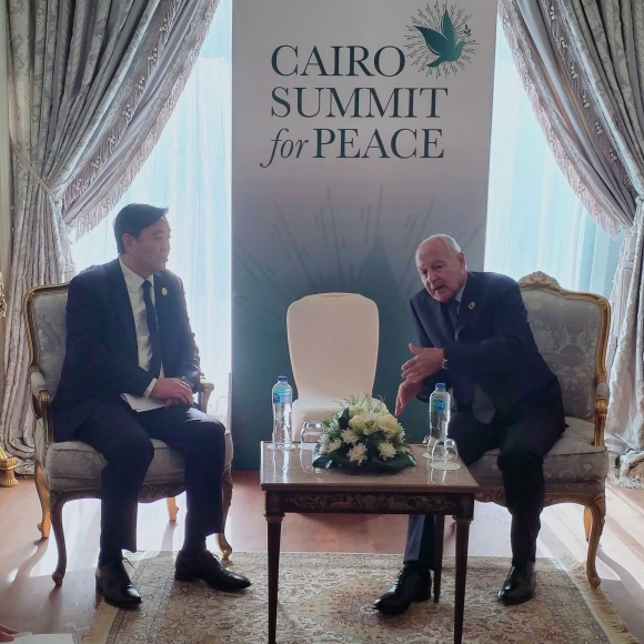 Zhai Jun (L), China's special envoy on the Middle East issue, met with Secretary-General of the League of Arab States Ahmed Aboul Gheit on the sidelines of the Cairo Summit for Peace on the Palestinian Question, Egypt, October 21, 2023. /Chinese Foreign Ministry