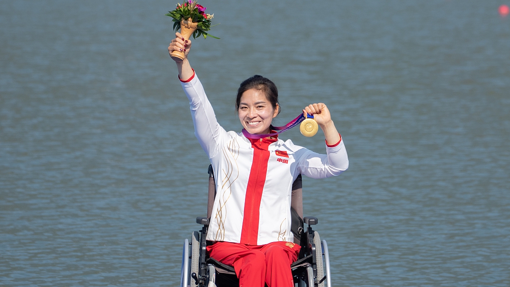 China's Xie Maosan celebrates with her gold medal after winning the 4th Asian Para Games' first gold medal in Hangzhou, Zhejiang Province, China, October 23, 2023. /CFP