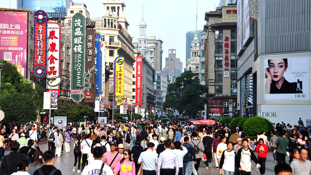 A view of the famous shopping street, Nanjing Road, Shanghai, China, October 14, 2023. /CFP