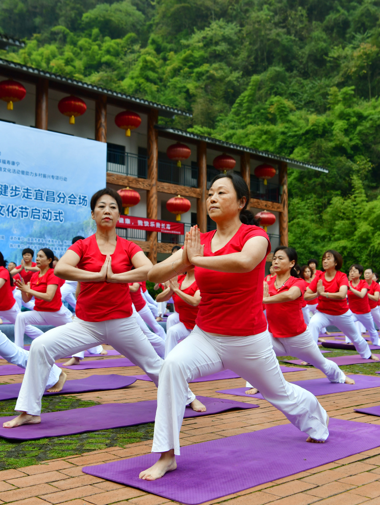 Participants practice yoga at a mountainous resort to celebrate the Chongyang Festival, or China's Seniors' Day, in Yichang, central China's Hubei Province, October 22, 2023. /CFP