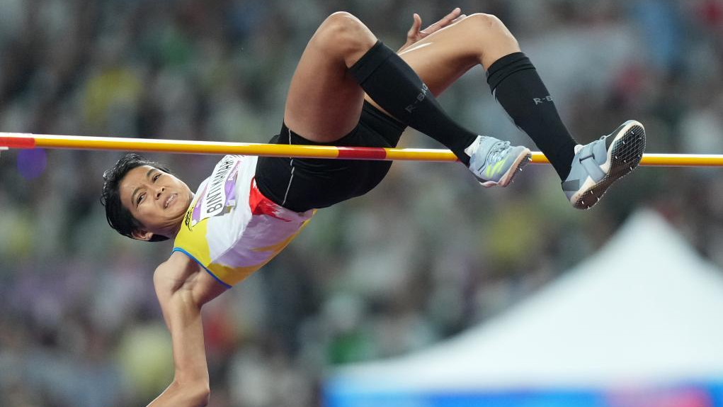 Norliyana Binti Kamaruddin of Malaysia competes during the Women's High Jump Final of Athletics at the 19th Asian Games in Hangzhou, east China's Zhejiang Province, October 3, 2023. /Xinhua