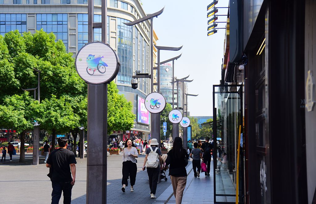 A photo taken on October 16, 2023, shows Asian Para Games mascot Feifei on a pedestrian street in Hangzhou, Zhejiang Province. /CFP