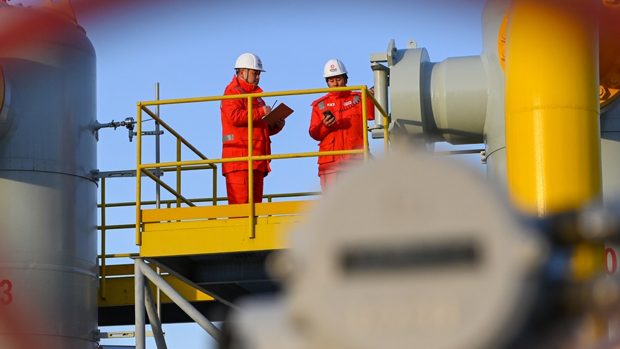 Maintenance workers are on patrol inspection at the Horgos initial compressor station, the first station of the China-Central Asia natural gas pipeline in China, northwest China's Xinjiang Uygur Autonomous Region, February 4, 2021. /Xinhua