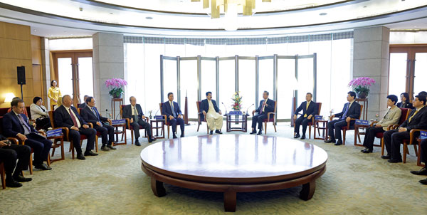 Wang Yi, a member of the Political Bureau of the Communist Party of China (CPC) Central Committee and director of the Office of the Foreign Affairs Commission of the CPC Central Committee, meets foreign guests attending an international symposium on China's neighborhood diplomacy in Beijing, China, October 24, 2023. /Chinese Foreign Ministry