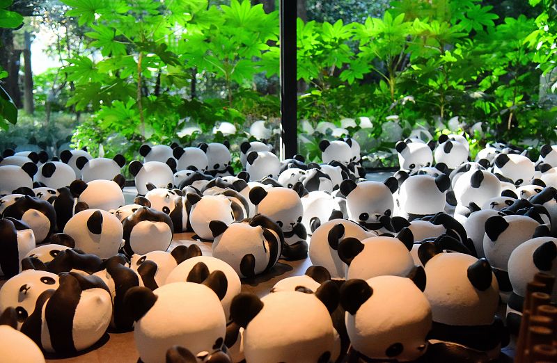 Some of the 1,864 paper sculptures of giant pandas are on display at the Han Meilin Art Museum in Hangzhou City, Zhejiang Province, October 24, 2023. /CFP