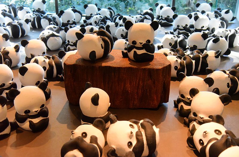 Some of the 1,864 paper sculptures of giant pandas are on display at the Han Meilin Art Museum in Hangzhou City, Zhejiang Province, October 24, 2023. /CFP