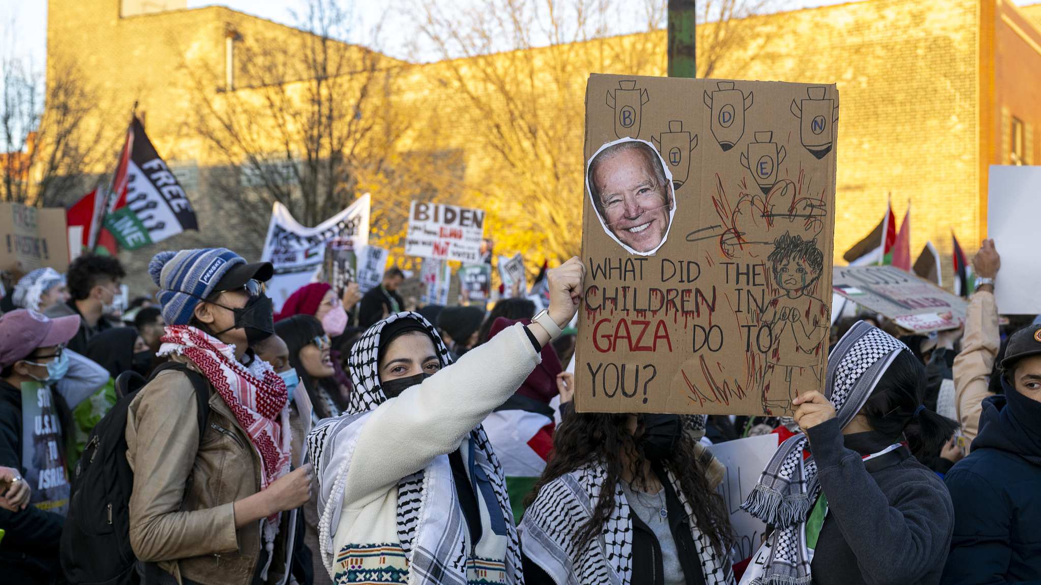 Around 1,000 pro-Palestine demonstrators rally at the corner of W. Hubbard St. and N. Armour St. near where President Joe Biden was attending a fundraising event on November 9, 2023, Chicago, U.S. /CFP