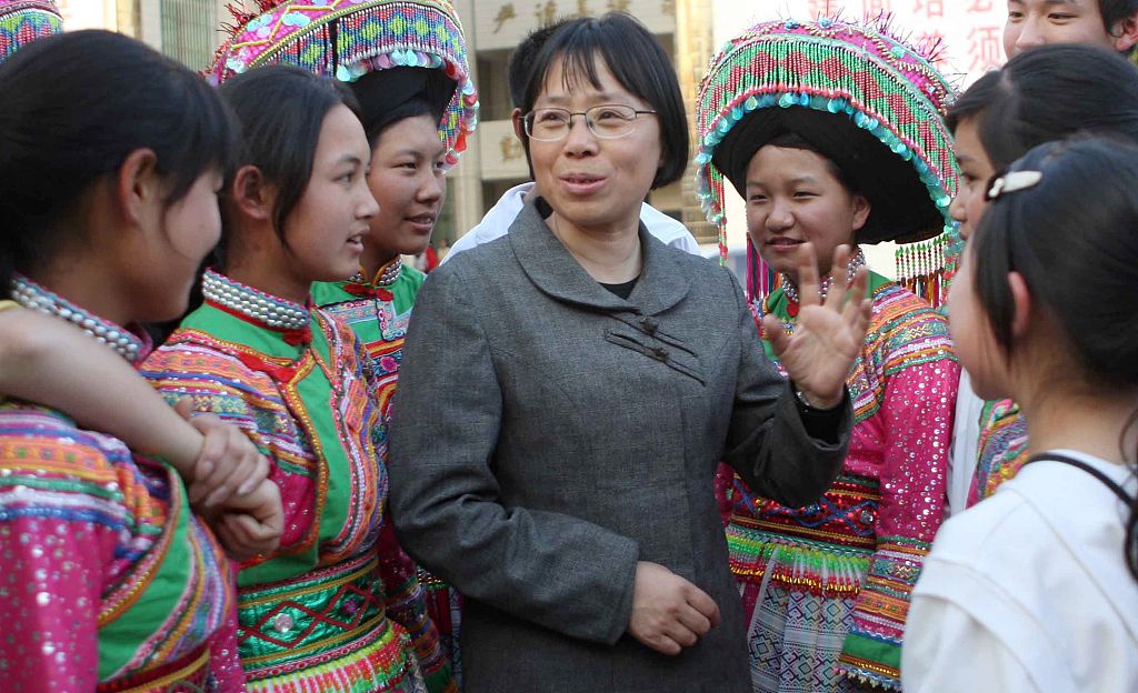 Chinese educator Zhang Guimei talks to her students at school in Lijiang, southwest China's Yunnan Province, March 10, 2008. Zhang Guimei is the founder and principal of Huaping High School for Girls, China's first free public high school for girls, which is located in a remote region in Yunnan Province. /CFP