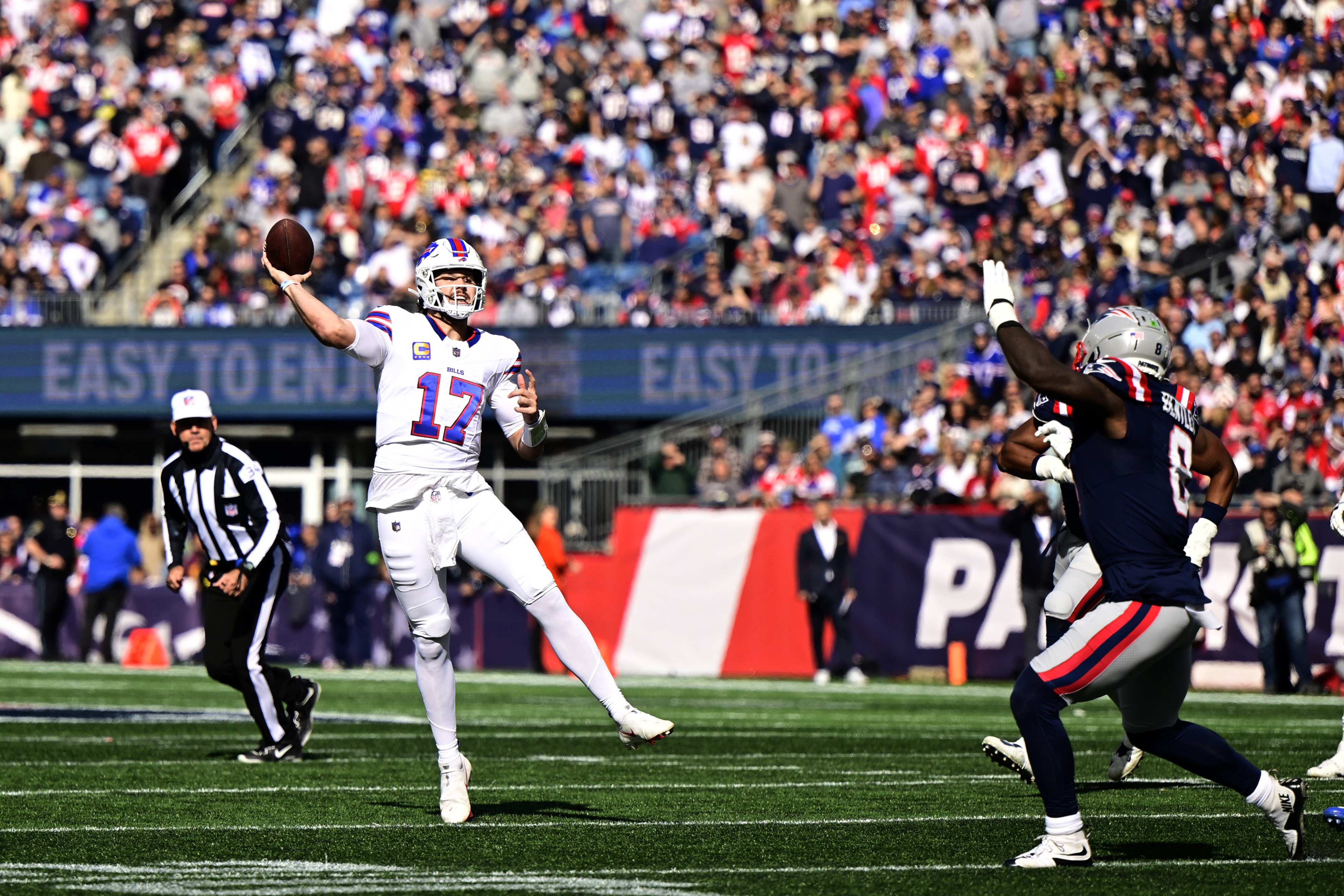 Quarterback Josh Allen (#17) of the Buffalo Bills passes in the game against the New England Patriots at Gillette Stadium in Foxborough, Massachusetts, October 22, 2023. /CFP 