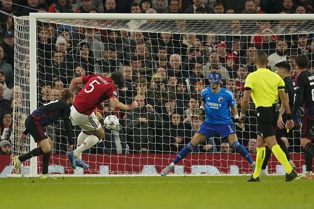 Harry Maguire (#5) of Manchester United scores a goal in the UEFA Champions League group game against Copenhagen at Old Trafford in Manchester, England, October 24, 2023. /CFP