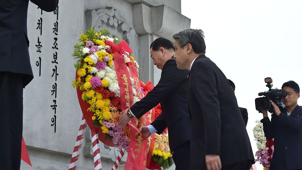 Vice Chairman of the Standing Committee of the Supreme People's Assembly Kang Yun Sok and Chinese Ambassador to the DPRK Wang Yajun attend a wreath-laying ceremony at the Friendship Tower in Pyongyang, DPRK, October 25, 2023. /CFP