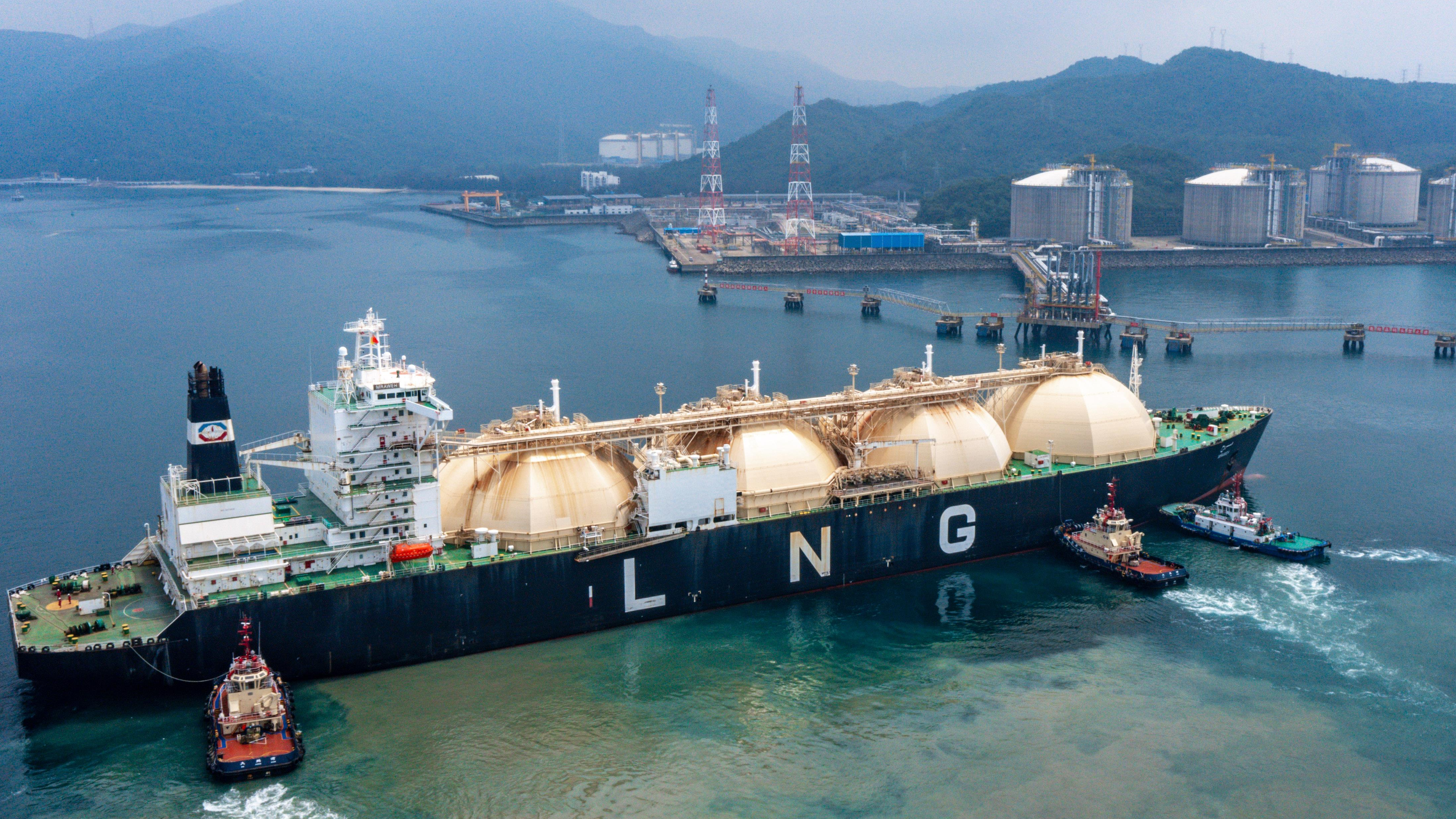 China's first cross-border RMB-settled LNG vessel completed loading and unloading in Guangdong Province, May 16, 2023. /CMG