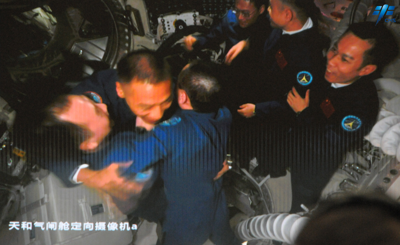 The six taikonauts of Shenzhou-16 and Shenzhou-17 hug together in the airlock module of the China Space Station. /CMSA